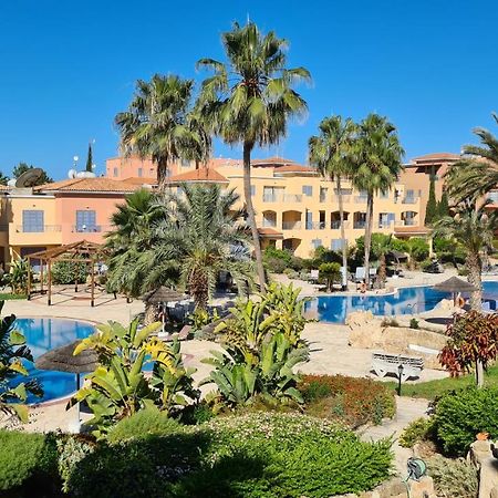 Sunny Limnaria Gardens 2 Bedroom Apartment Paphos ภายนอก รูปภาพ