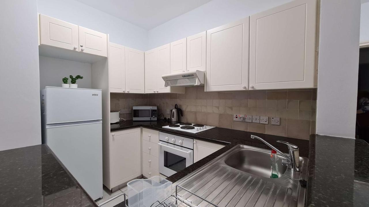 Sunny Limnaria Gardens 2 Bedroom Apartment Paphos ภายนอก รูปภาพ