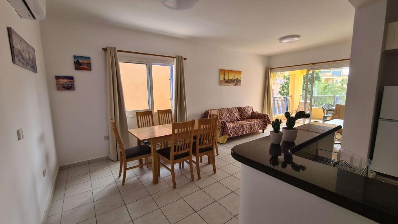 Sunny Limnaria Gardens 2 Bedroom Apartment Paphos ภายนอก รูปภาพ