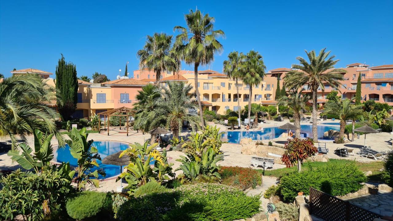 Sunny Limnaria Gardens 2 Bedroom Apartment Paphos ภายนอก รูปภาพ